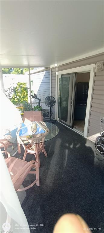 View of sunroom / solarium