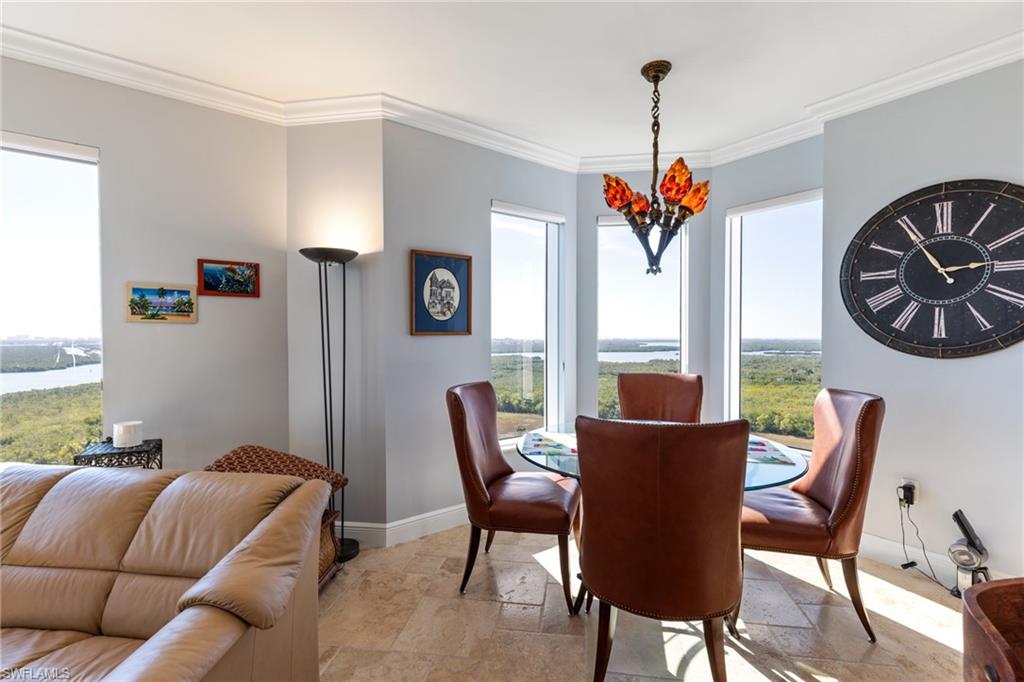 Kitchen Dining Area
