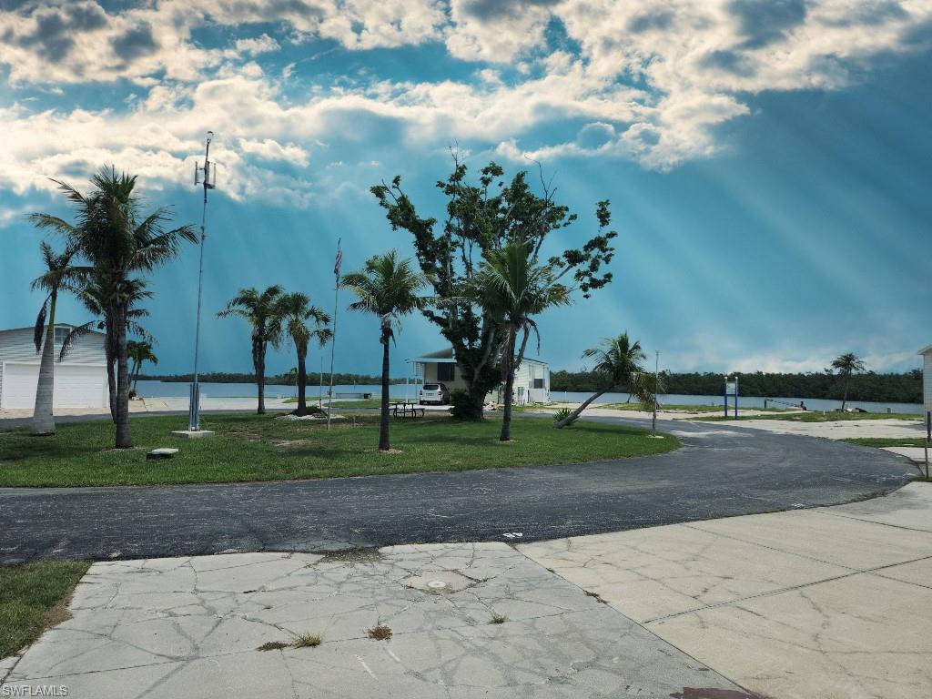 View SE across the lot.
