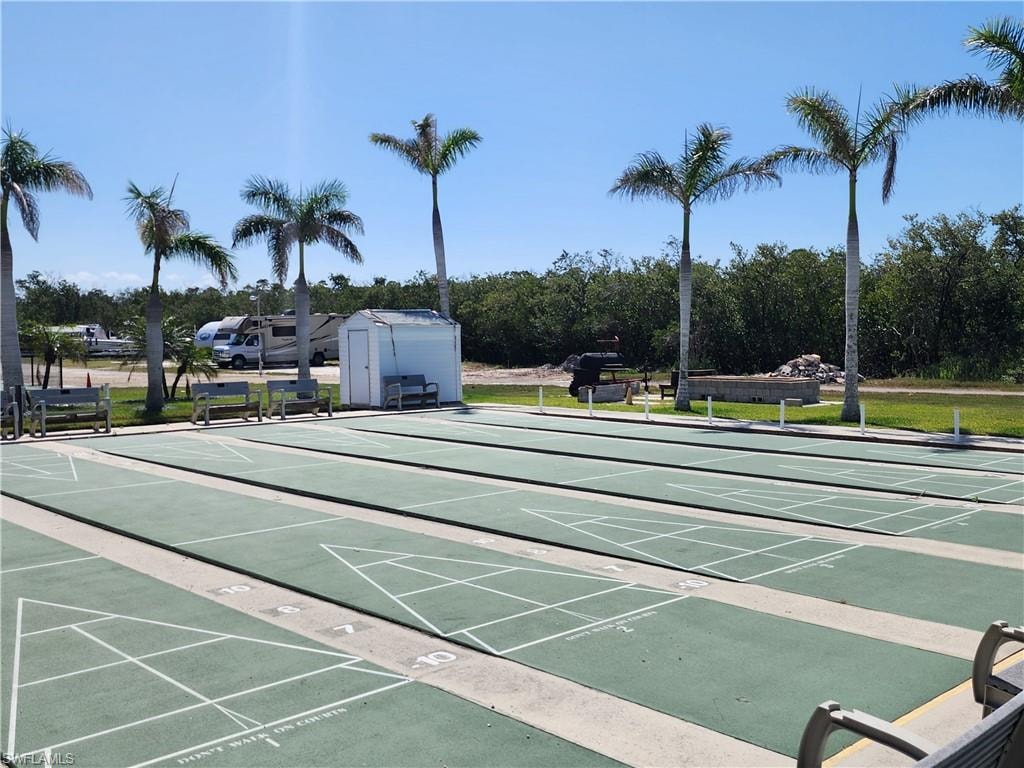 Community shuffleboard shuffleboard