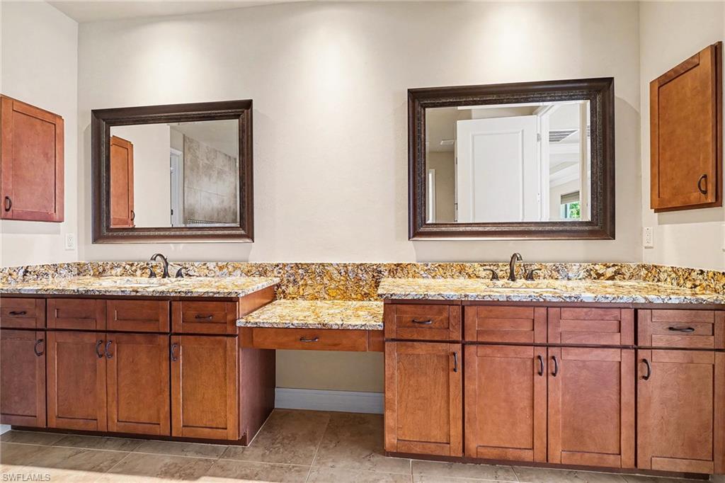 Primary bath- dual sinks and plenty of cabinet space