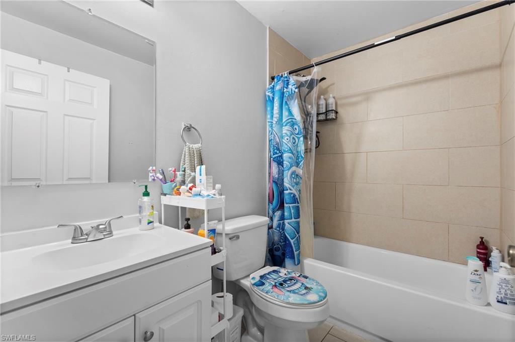 Full bath with vanity and shower / tub combo with curtain