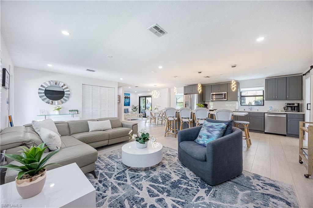493 Willet AVE