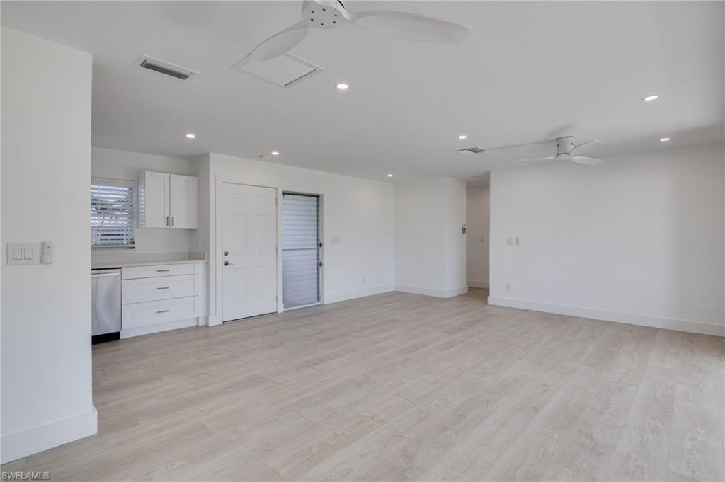 Unfurnished room featuring a ceiling fan, light wood-type flooring, and recessed lighting