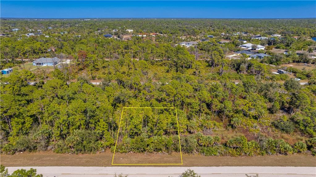 View of property location featuring a heavily wooded area and property boundaries highlighted