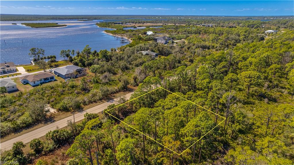 Aerial view of property's location featuring property boundaries highlighted and a large body of water