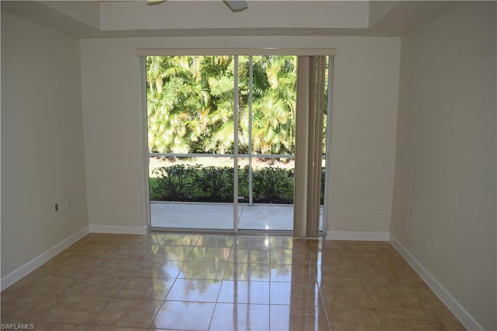 Unfurnished room featuring light tile patterned floors and a ceiling fan