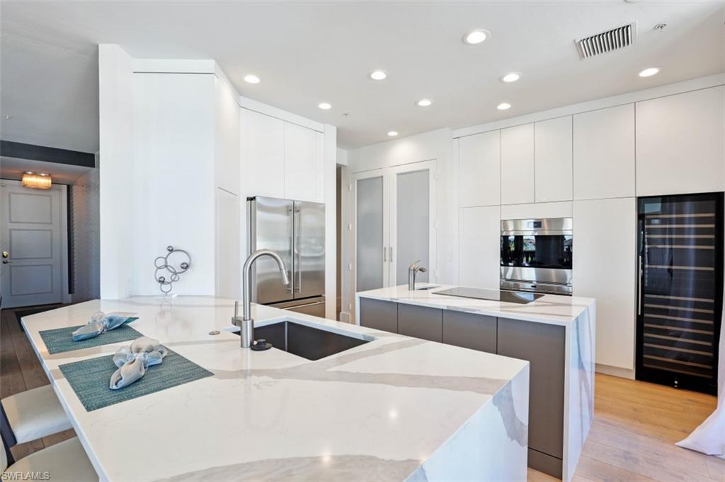 900 5th AVE S 303