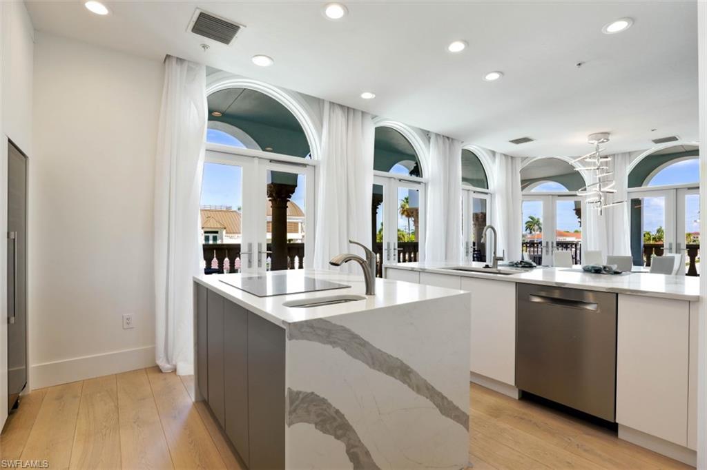 900 5th AVE S 303