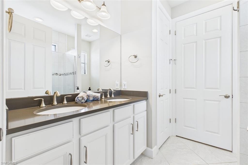 Owner's En-Suite Bathroom w/Dual Sinks