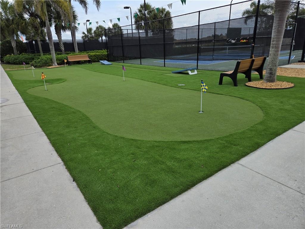Community Putting Green & Corn Hole