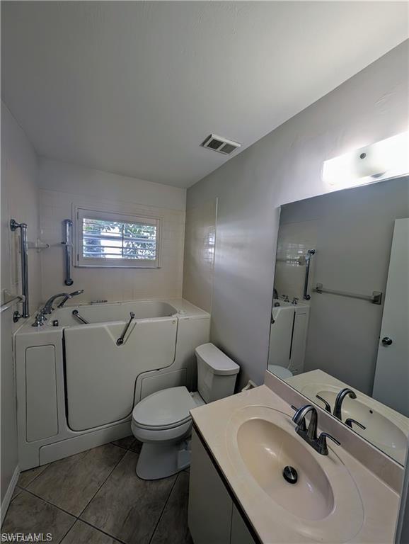 Bathroom features jetted tub