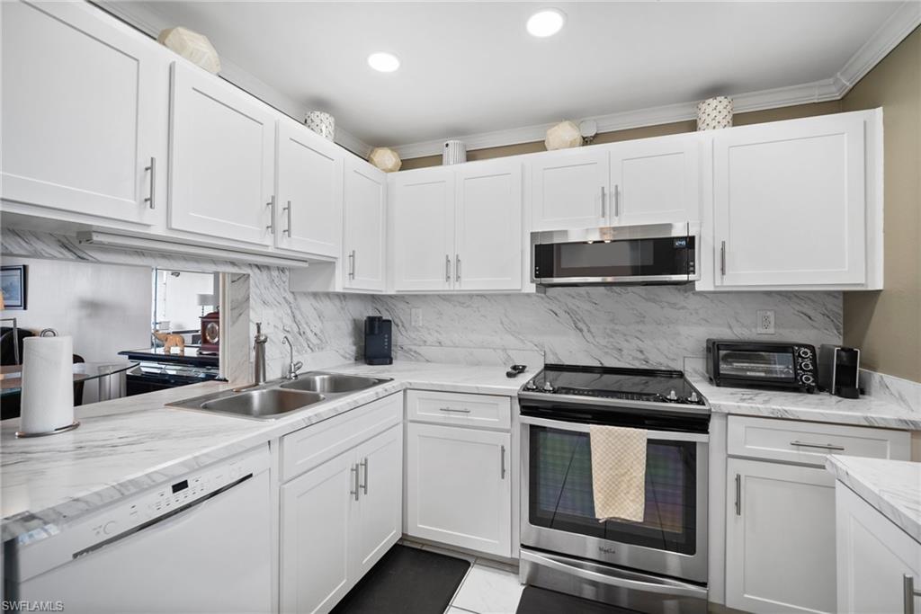 6102 Augusta DR 302 photo 8