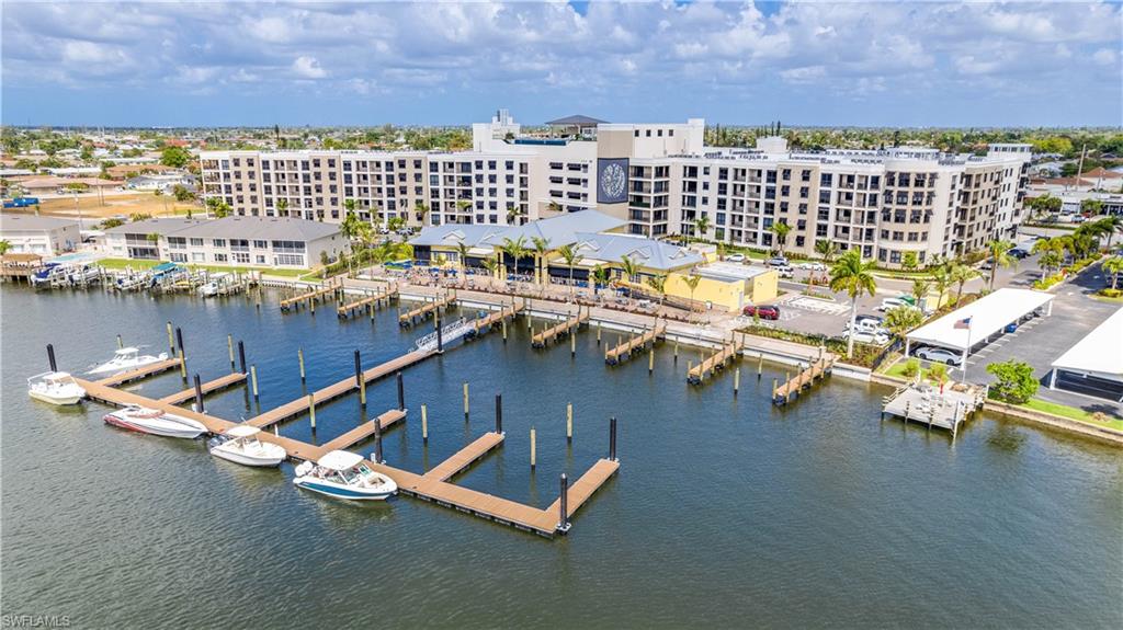 BIMINI BASKIN-Dock featuring a water view