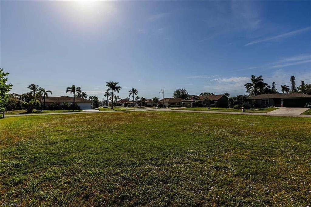 View of home's community featuring a residential view and a lawn