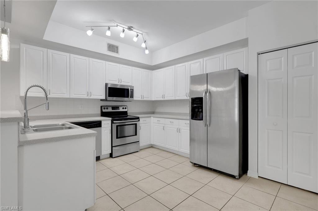 11837 Bayport LN 703 photo 14