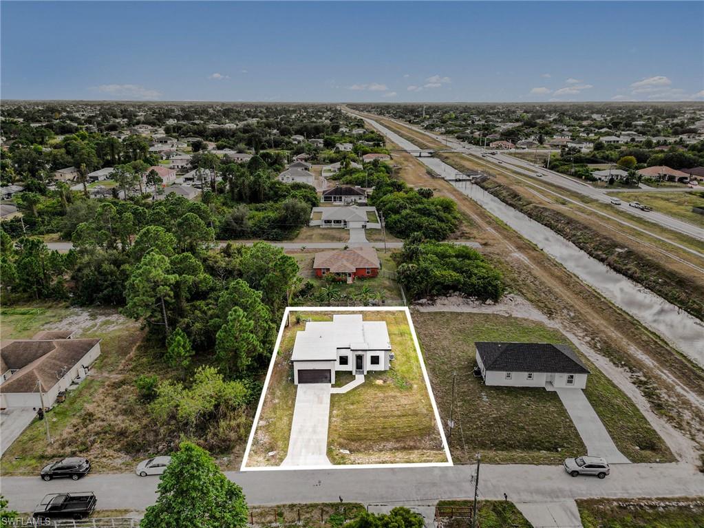 Aerial view of residential area with property boundaries highlighted