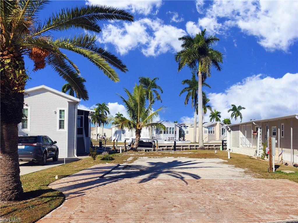 View of yard with a residential view