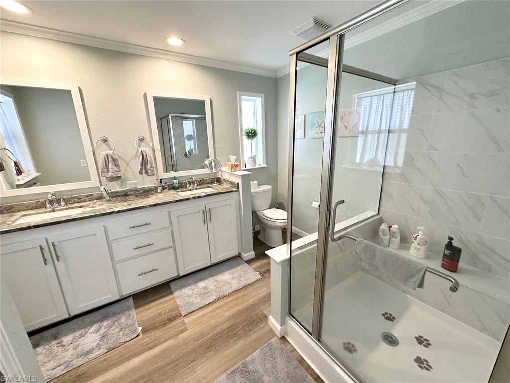Master bath, double sinks