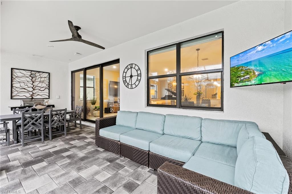 lanai seating area