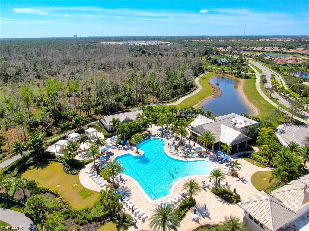 Community Pool-Restaurant