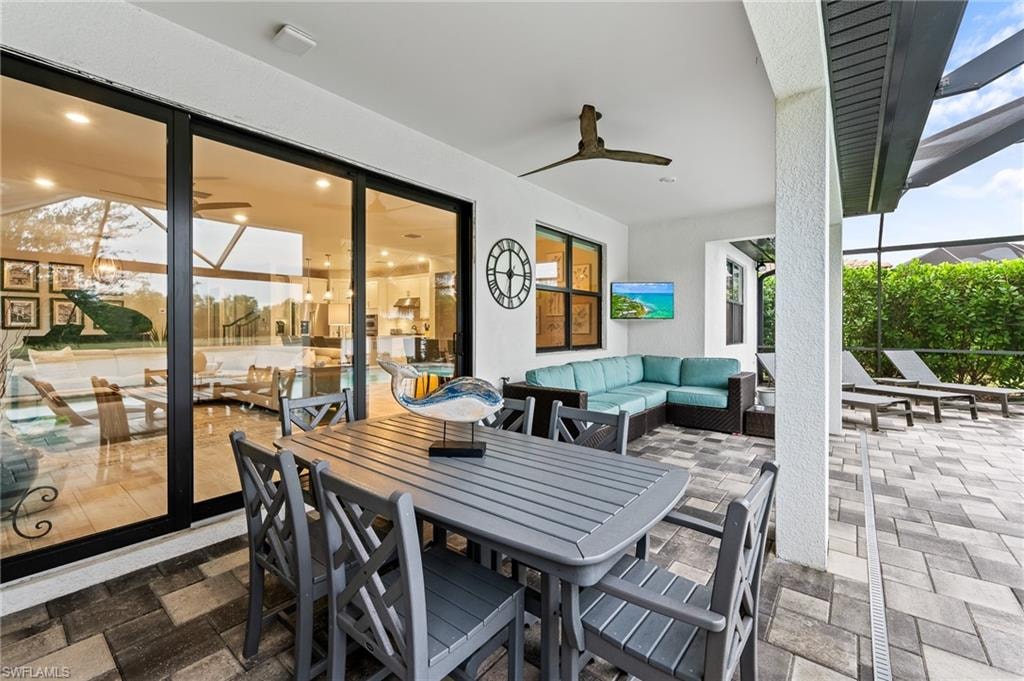 Large lanai perfect for entertaining