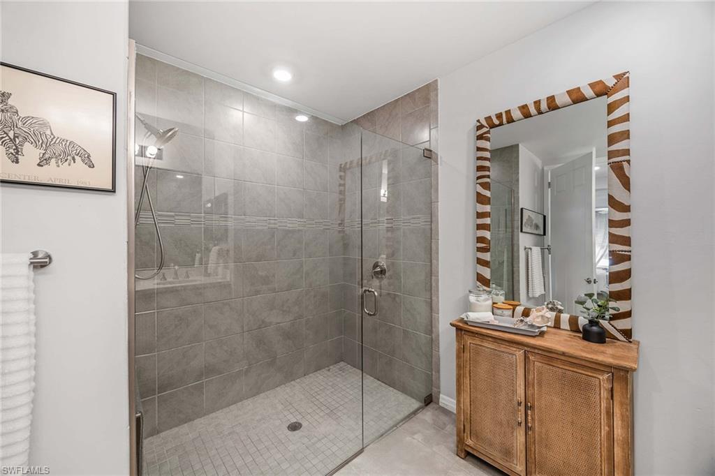 14610 Edgewater CIR photo 20