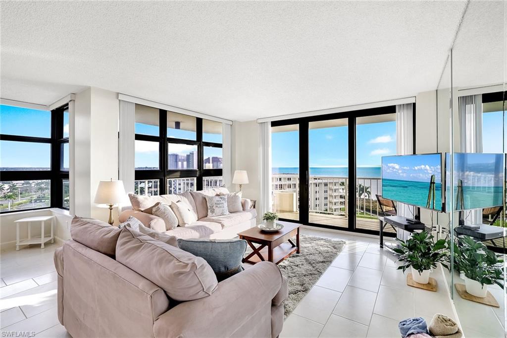260 Seaview CT 906