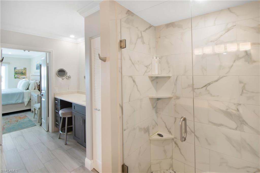 60 Pelican ST W 505 photo 13
