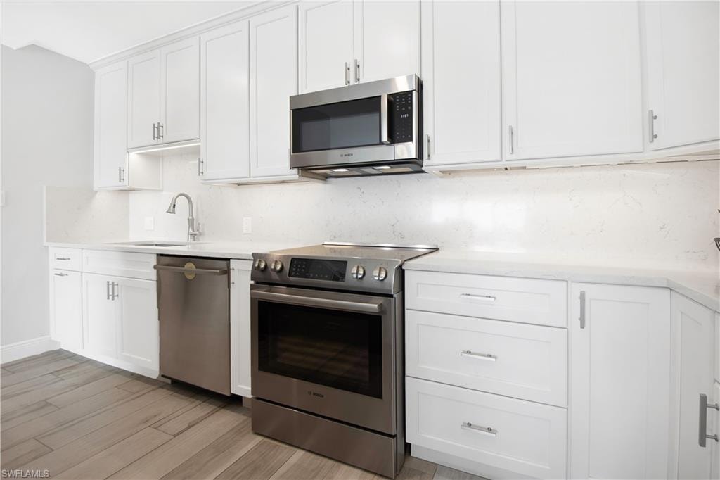60 Pelican ST W 505 photo 9