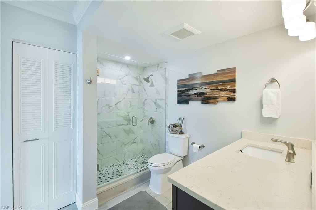 60 Pelican ST W 505 photo 14