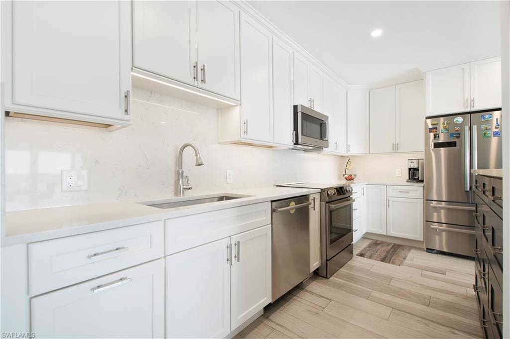 60 Pelican ST W 505 photo 8
