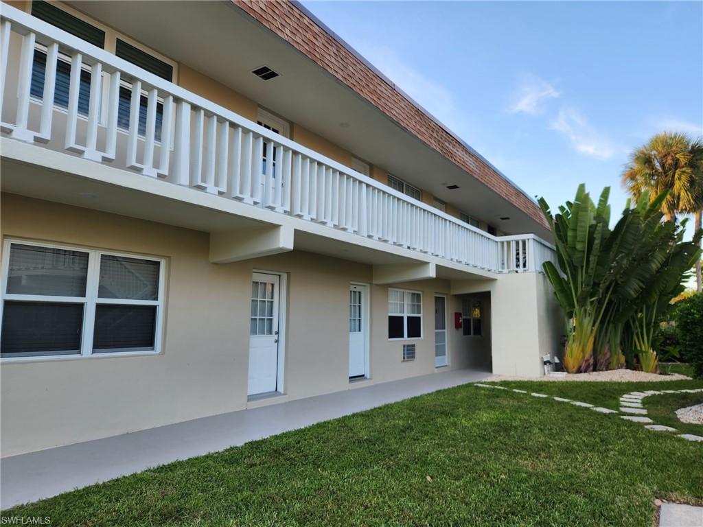 View of apartment building / complex