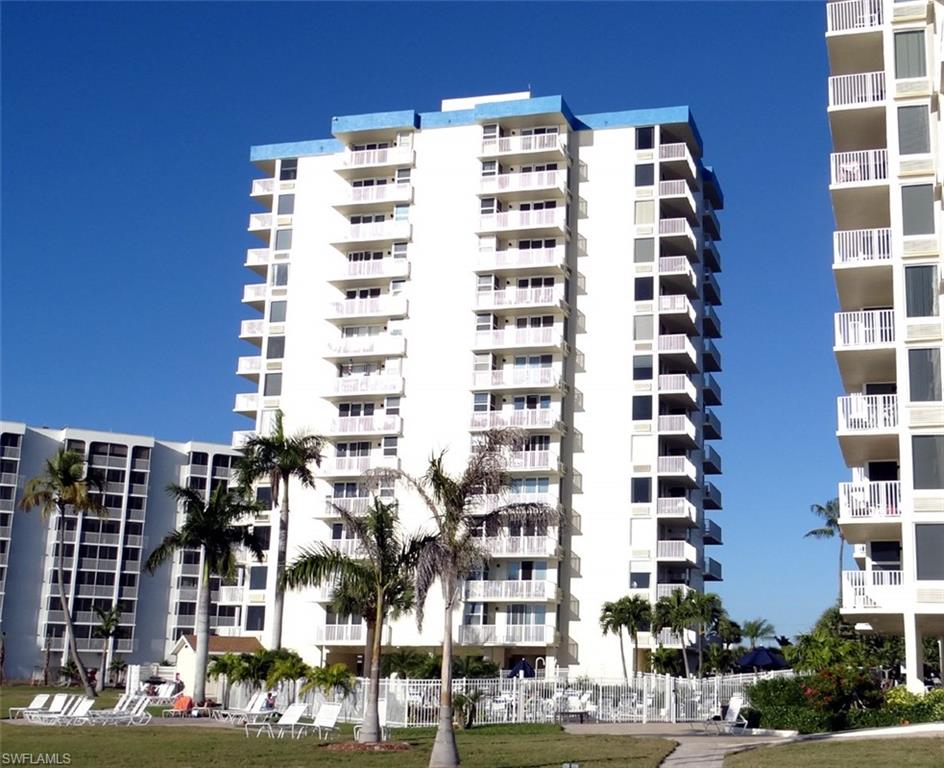 View of apartment building / complex
