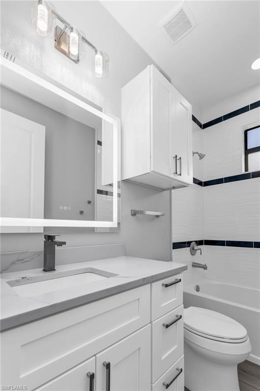 Bathroom with vanity and bathtub / shower combination