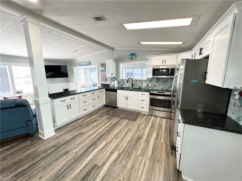 Huge kitchen, excellent for entertaining