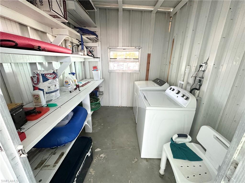 Laundry & storage in lanai