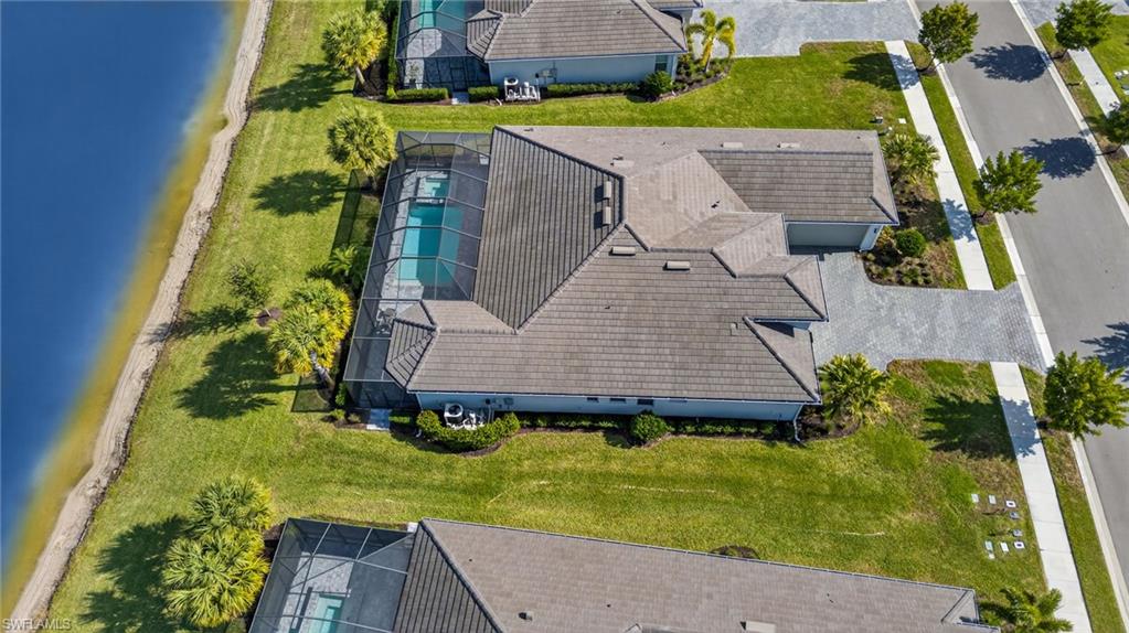 Aerial view of property and surrounding area with a large body of water