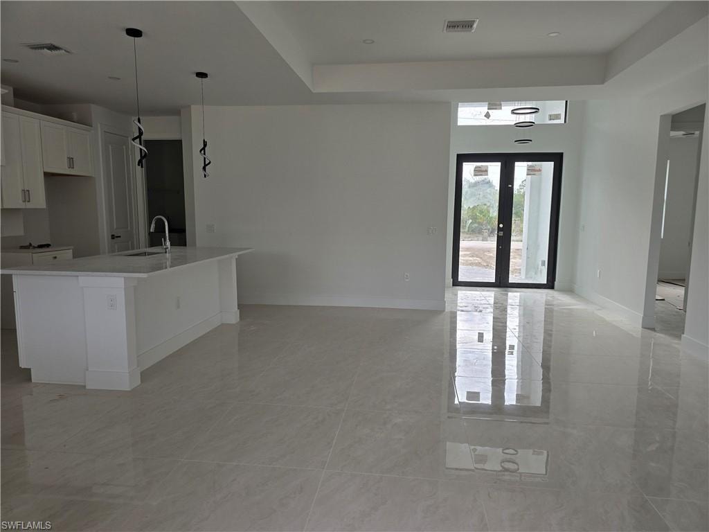 Alhambra Porcelain Tile - Beige-Gray-White