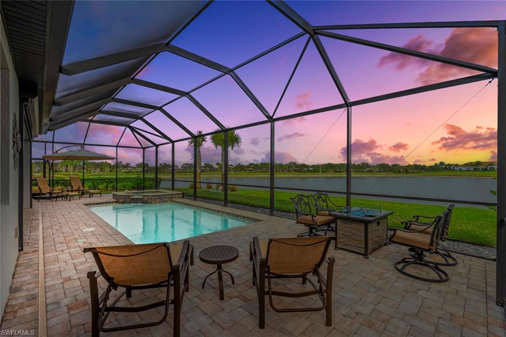 Gorgeous sunsets & sunrise views from lanai