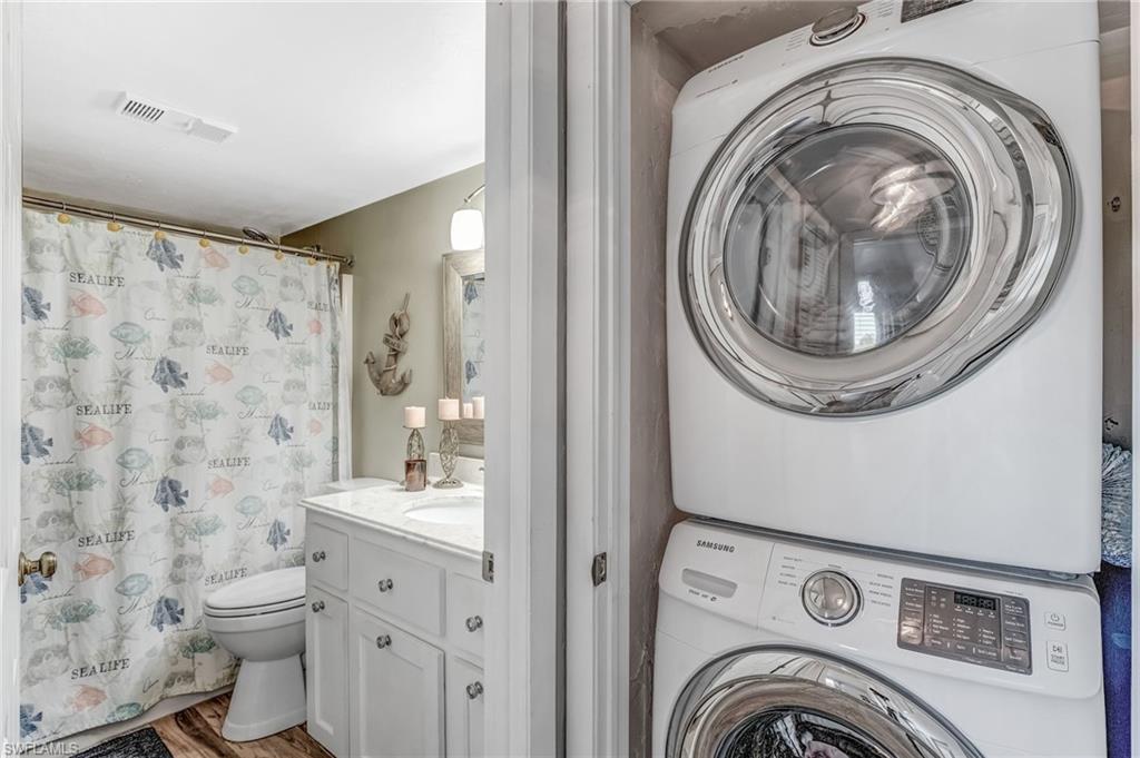 Stackable Samsung washer & Dryer.
