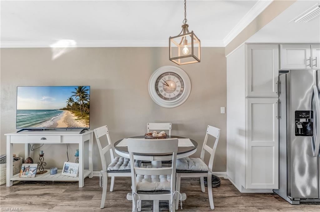 Seamlessly connected to the kitchen, the welcoming dining area makes entertaining a breeze.