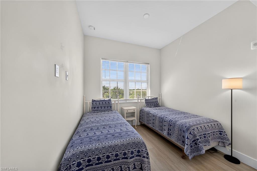 15901 Royal Pointe LN 405 photo 11