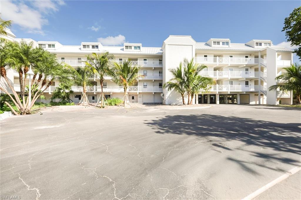 View of apartment building / complex