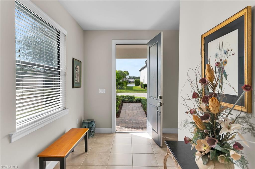Entryway featuring tile patterned floors and baseboards