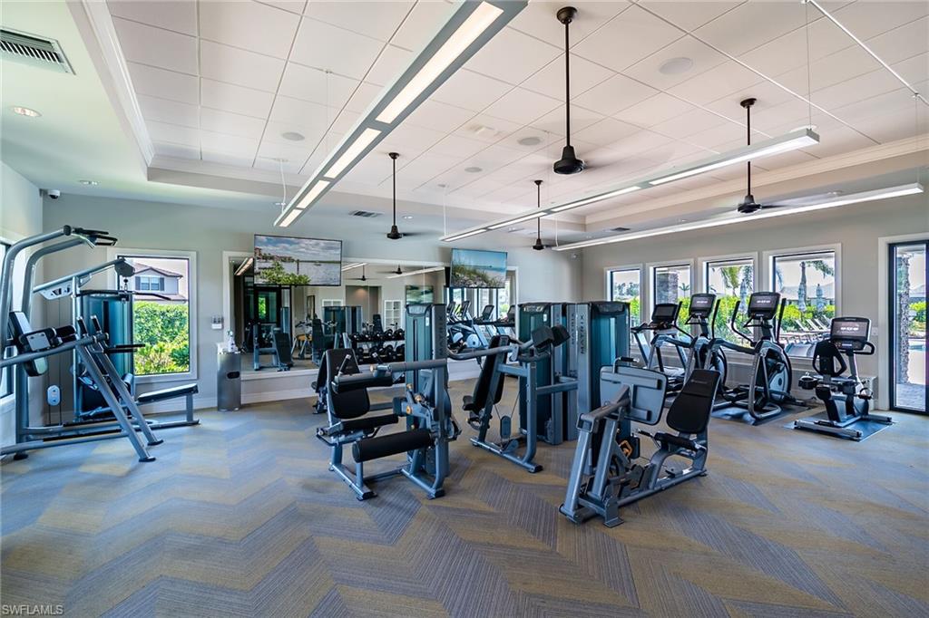 Exercise room with crown molding