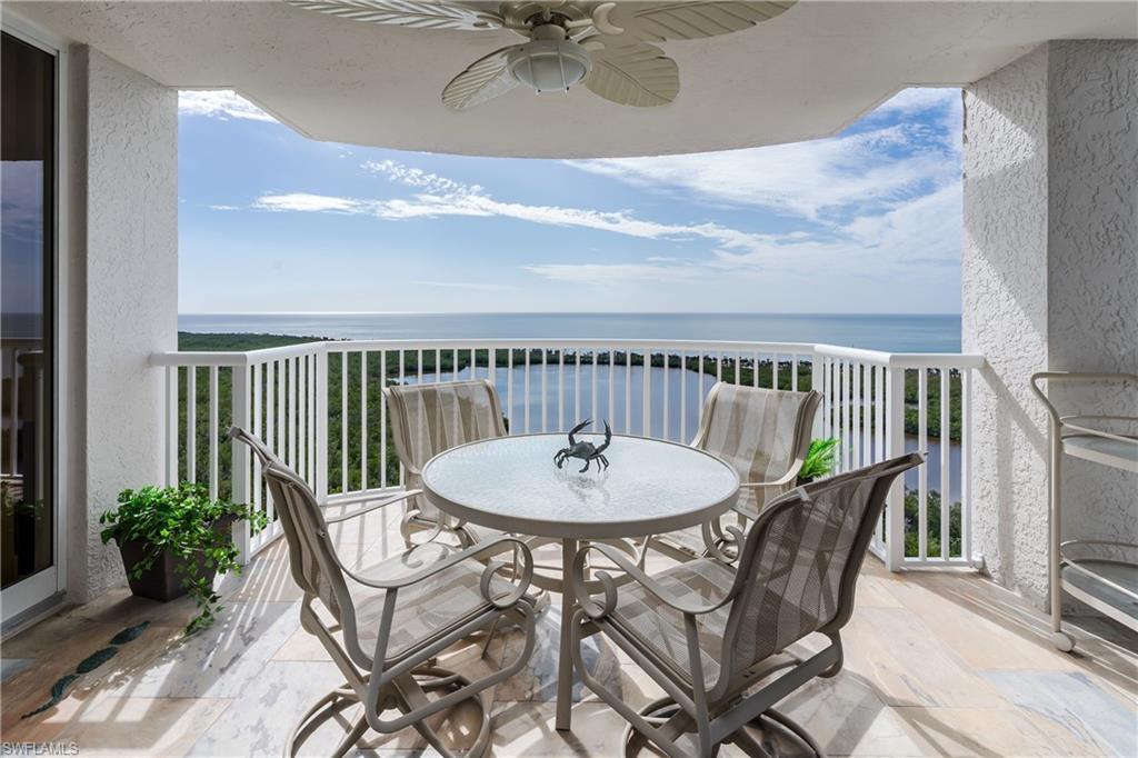 AHHHH... Straight on view of the Blue Gulf....