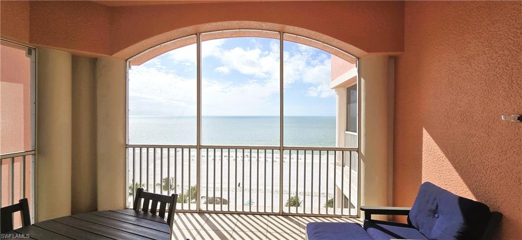 HUGE Beachfront balcony with view of Gulf and beach and healthy amount of natural light