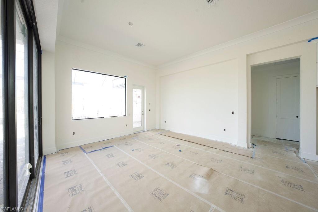 Spare room with ornamental molding