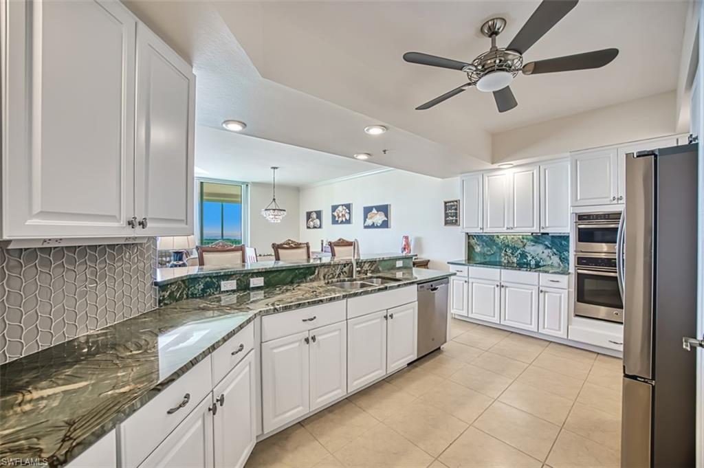 Granite_tops_and_SS_appliances